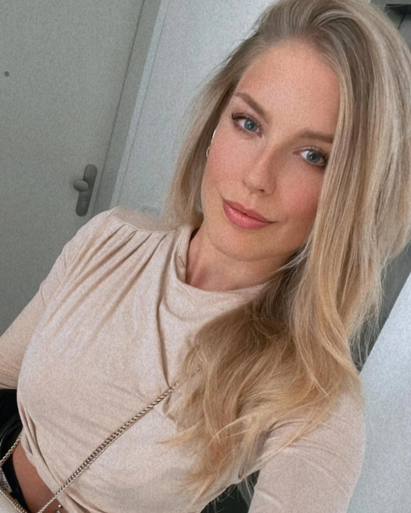 Alt Image